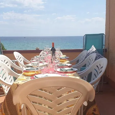 Con Jardin A 11 Metros De La Playa. Se. * Palamos