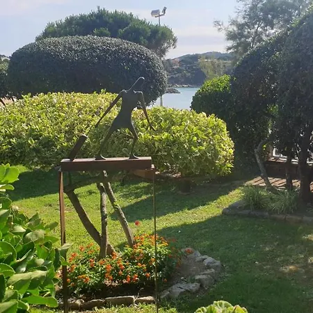 Con Jardin A 11 Metros De La Playa. Se. Apartment *