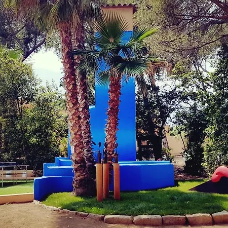 Con Jardin A 11 Metros De La Playa. Se. *