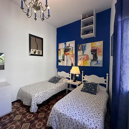 Con Jardin A 11 Metros De La Playa. Se. Apartment *