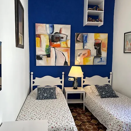 Con Jardin A 11 Metros De La Playa. Se. Apartment