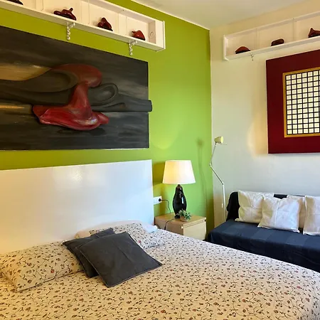 Con Jardin A 11 Metros De La Playa. Se. Apartment *