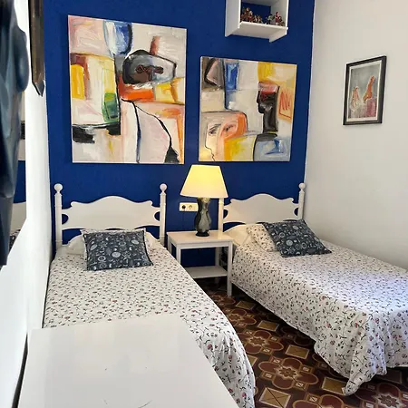 Con Jardin A 11 Metros De La Playa. Se. Apartment